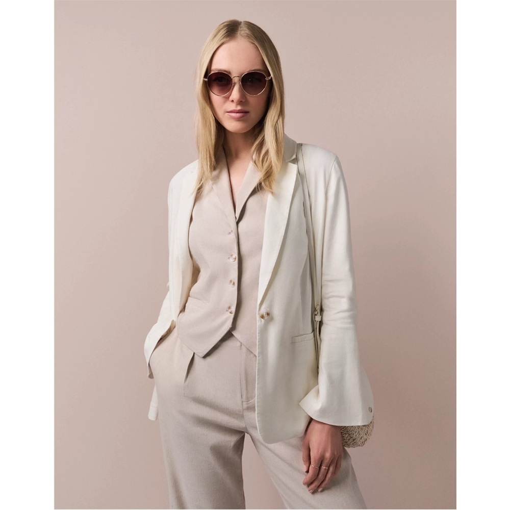 Brand New Women's Ivory Blazer Jacket, Bell Sleeves, Size XXL, NWT - Picture 4 of 8